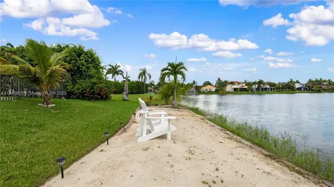 1361 NW 185th Avenue Pembroke Pines FL 33029