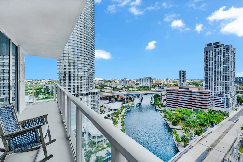 185 SW 7th Street Miami FL 33130