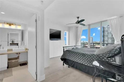 185 SW 7th Street Miami FL 33130