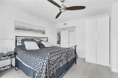 185 SW 7th Street Miami FL 33130