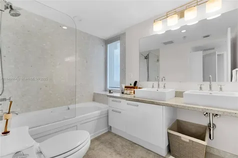 185 SW 7th Street Miami FL 33130