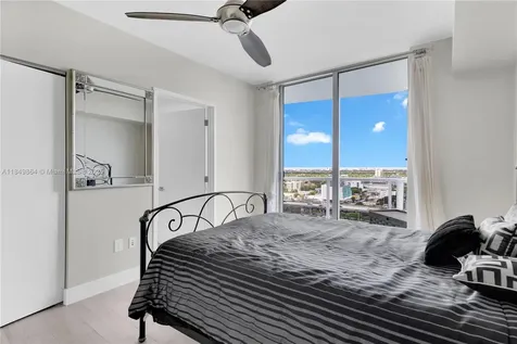 185 SW 7th Street Miami FL 33130