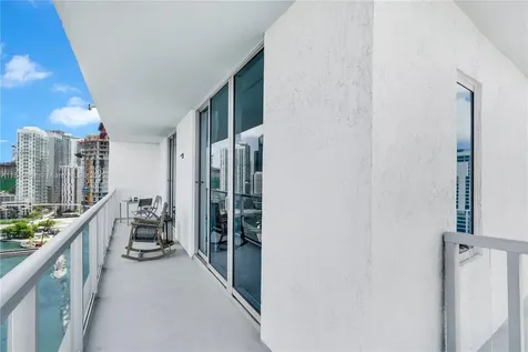 185 SW 7th Street Miami FL 33130