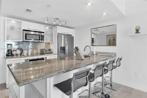 185 SW 7th Street Miami FL 33130