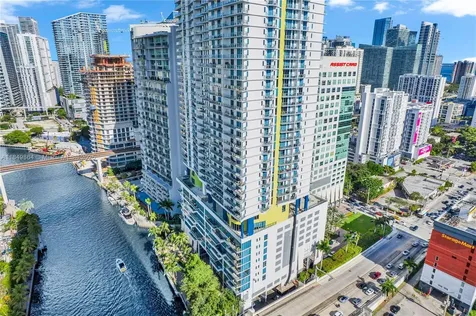 185 SW 7th Street Miami FL 33130