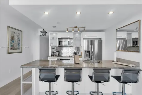 185 SW 7th Street Miami FL 33130