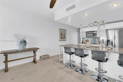 185 SW 7th Street Miami FL 33130