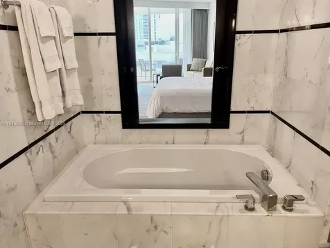 4391 Collins Avenue Miami Beach FL 33140