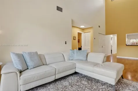 4149 S Pine Island Road Davie FL 33328
