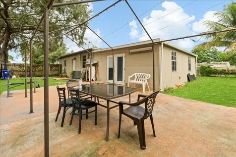 6616 SW 2nd Court Pembroke Pines FL 33023