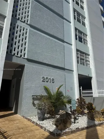 2016 Bay Drive Miami Beach FL 33141