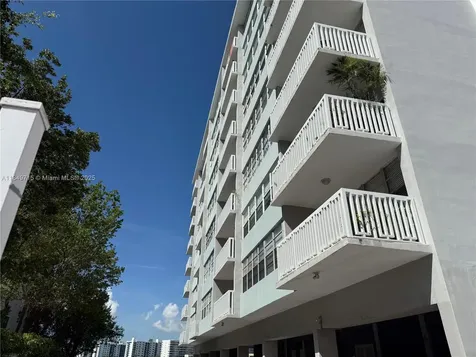 2016 Bay Drive Miami Beach FL 33141