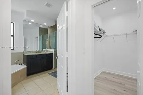 10016 NW 89th Terrace Doral FL 33178