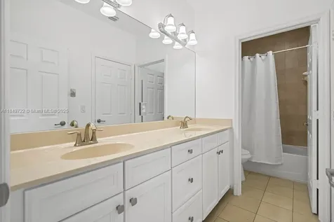 10016 NW 89th Terrace Doral FL 33178