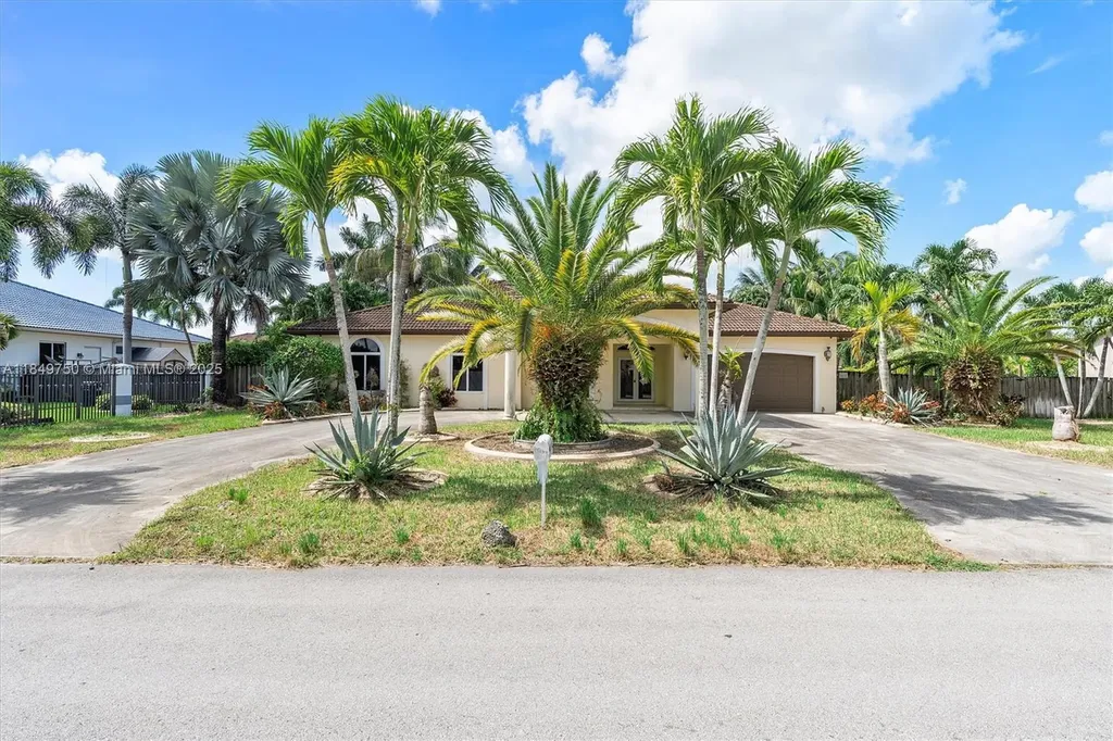 12920 SW 220th Terrace Miami FL 33170