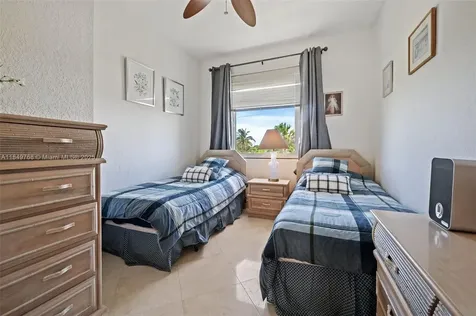 1784 Bay Drive Pompano Beach FL 33062