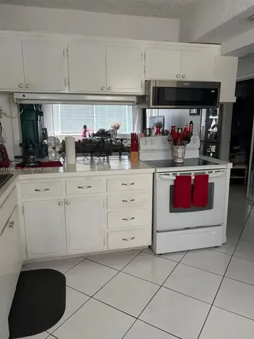 215 SE 3rd Avenue Hallandale Beach FL 33009