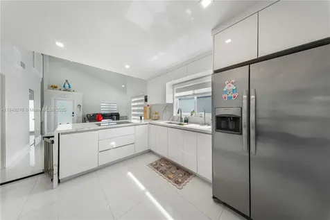 18858 NW 63rd Court Circle Hialeah FL 33015