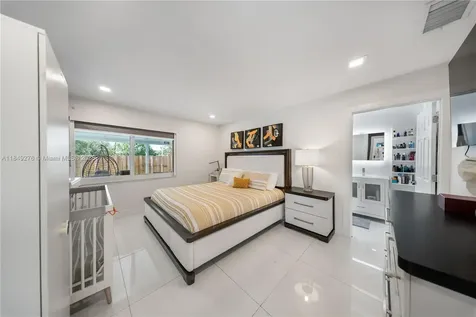 18858 NW 63rd Court Circle Hialeah FL 33015