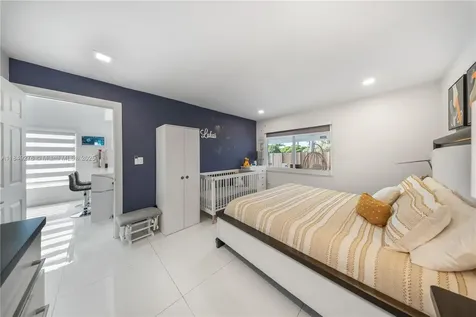 18858 NW 63rd Court Circle Hialeah FL 33015