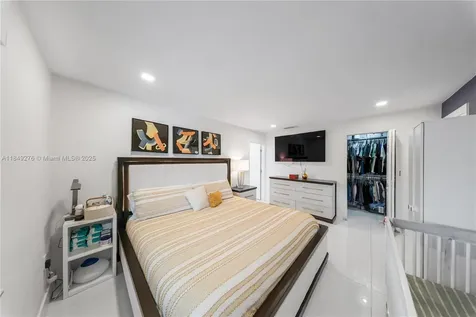 18858 NW 63rd Court Circle Hialeah FL 33015
