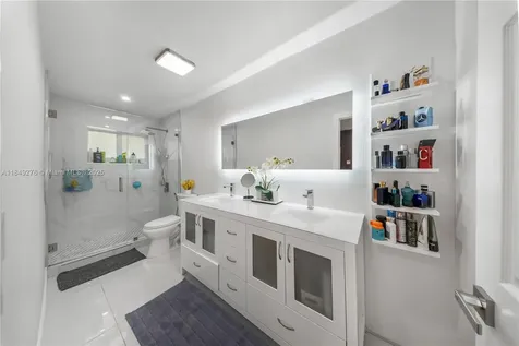 18858 NW 63rd Court Circle Hialeah FL 33015