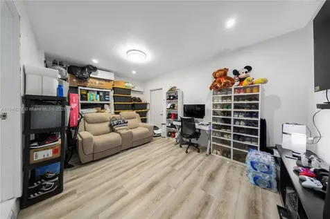 18858 NW 63rd Court Circle Hialeah FL 33015