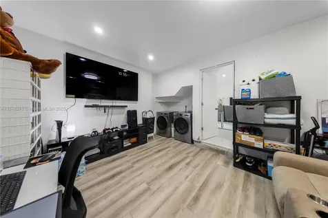 18858 NW 63rd Court Circle Hialeah FL 33015