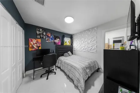 18858 NW 63rd Court Circle Hialeah FL 33015