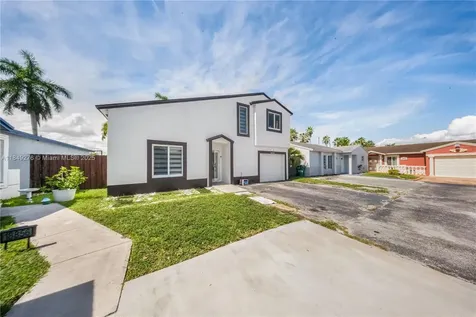 18858 NW 63rd Court Circle Hialeah FL 33015