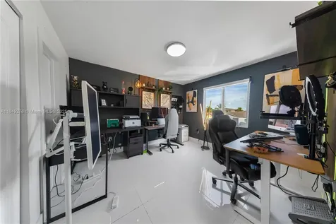 18858 NW 63rd Court Circle Hialeah FL 33015