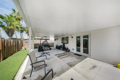 18858 NW 63rd Court Circle Hialeah FL 33015