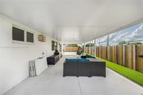 18858 NW 63rd Court Circle Hialeah FL 33015