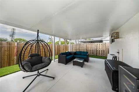 18858 NW 63rd Court Circle Hialeah FL 33015
