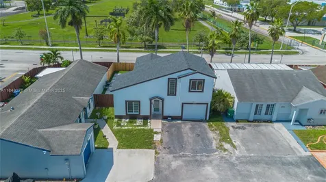 18858 NW 63rd Court Circle Hialeah FL 33015