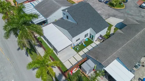 18858 NW 63rd Court Circle Hialeah FL 33015