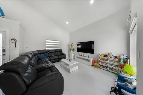 18858 NW 63rd Court Circle Hialeah FL 33015