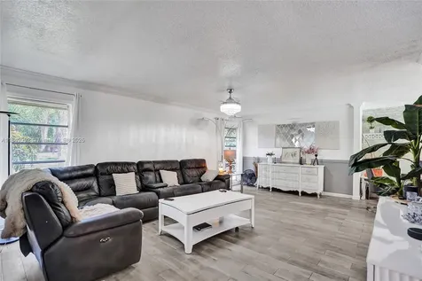 7811 NW 75th Avenue Tamarac FL 33321