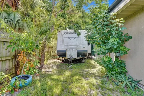7811 NW 75th Avenue Tamarac FL 33321