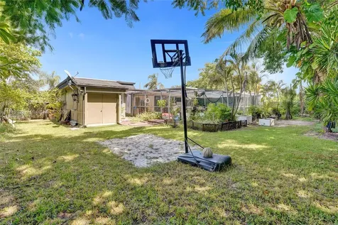 7811 NW 75th Avenue Tamarac FL 33321