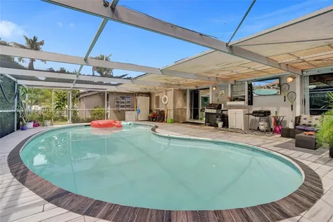 7811 NW 75th Avenue Tamarac FL 33321