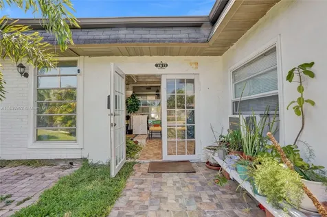 7811 NW 75th Avenue Tamarac FL 33321