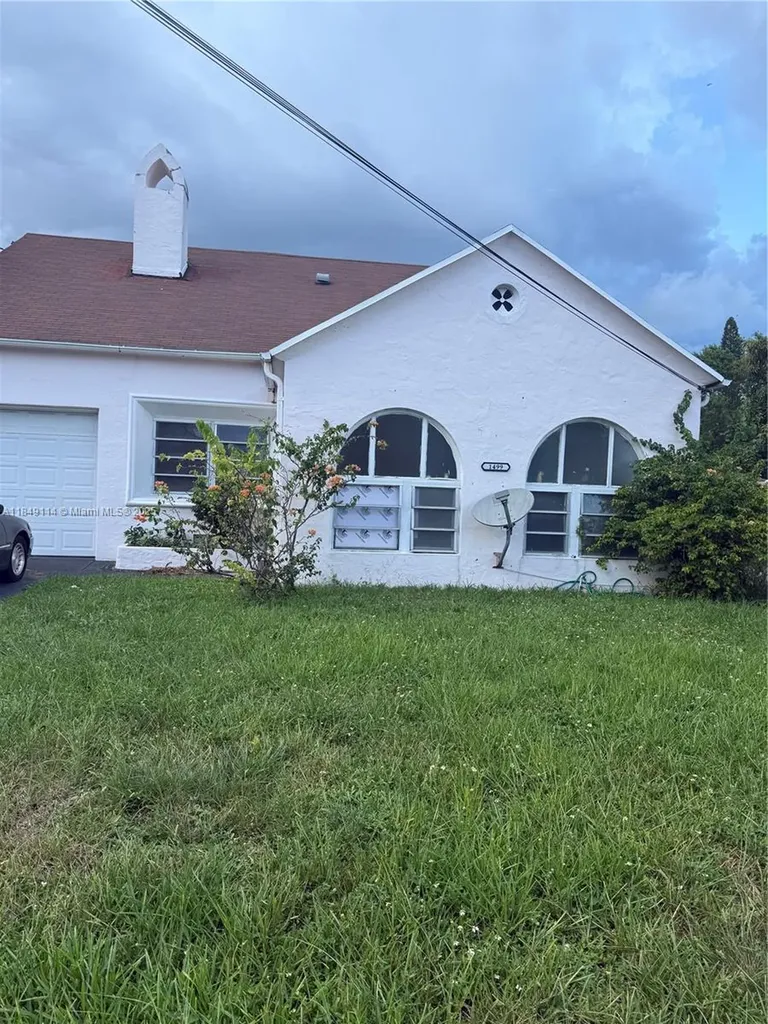 1499 NW 32nd Street Miami FL 33142