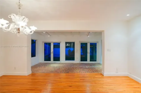 355 Redwood Lane Key Biscayne FL 33149