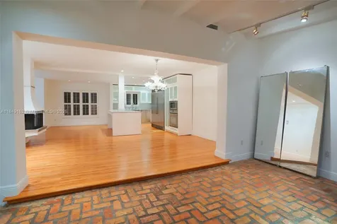 355 Redwood Lane Key Biscayne FL 33149