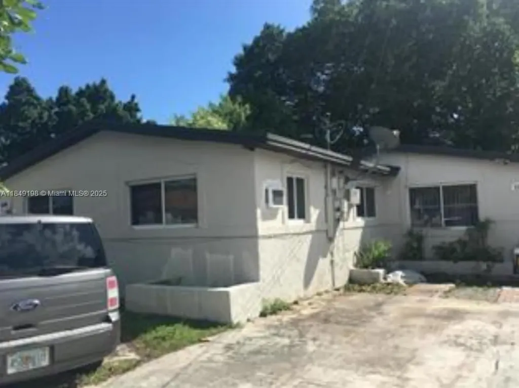 1574 NW 58th Street Miami FL 33142