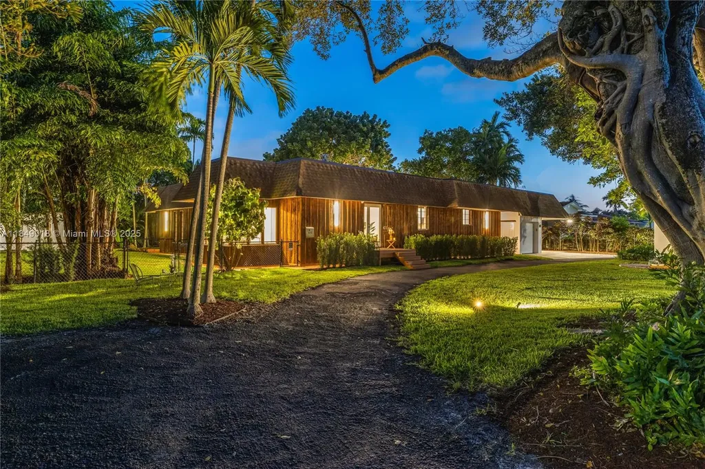 470 NE 113th Street Miami FL 33161