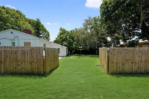 1355 NW 44th Street Miami FL 33142