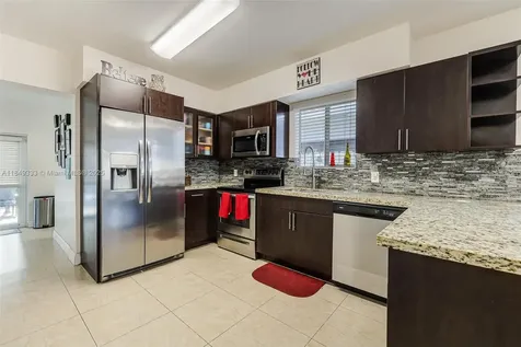 250 NW 61st Avenue Miami FL 33126