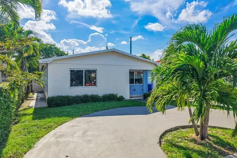 250 NW 61st Avenue Miami FL 33126